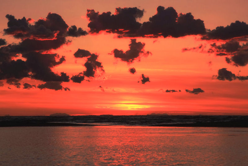 tramonto su arcipelago Toscano